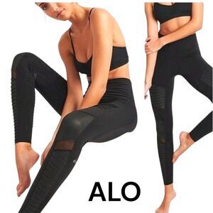 ALO YOGA NWOT Sz M Hi Waist ⅞ Black Moto Style Workout Sculpting Logo Leggings